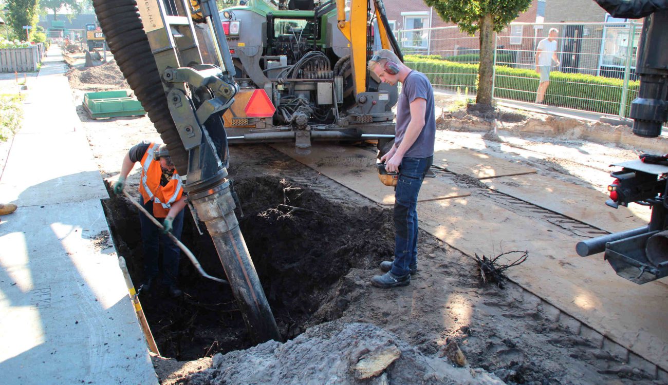 Zuigen van boomwortels en boomstobben Staphorst