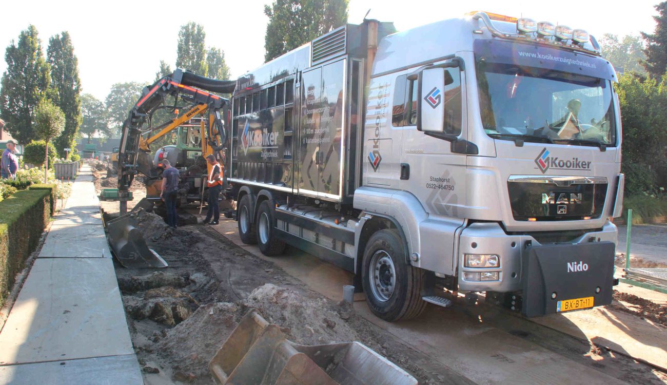 Zuigwagen bij vrijzuigen boomstobben Staphorst