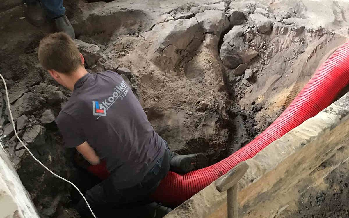 Zandwegzuigen in kruipruimte Westerbork