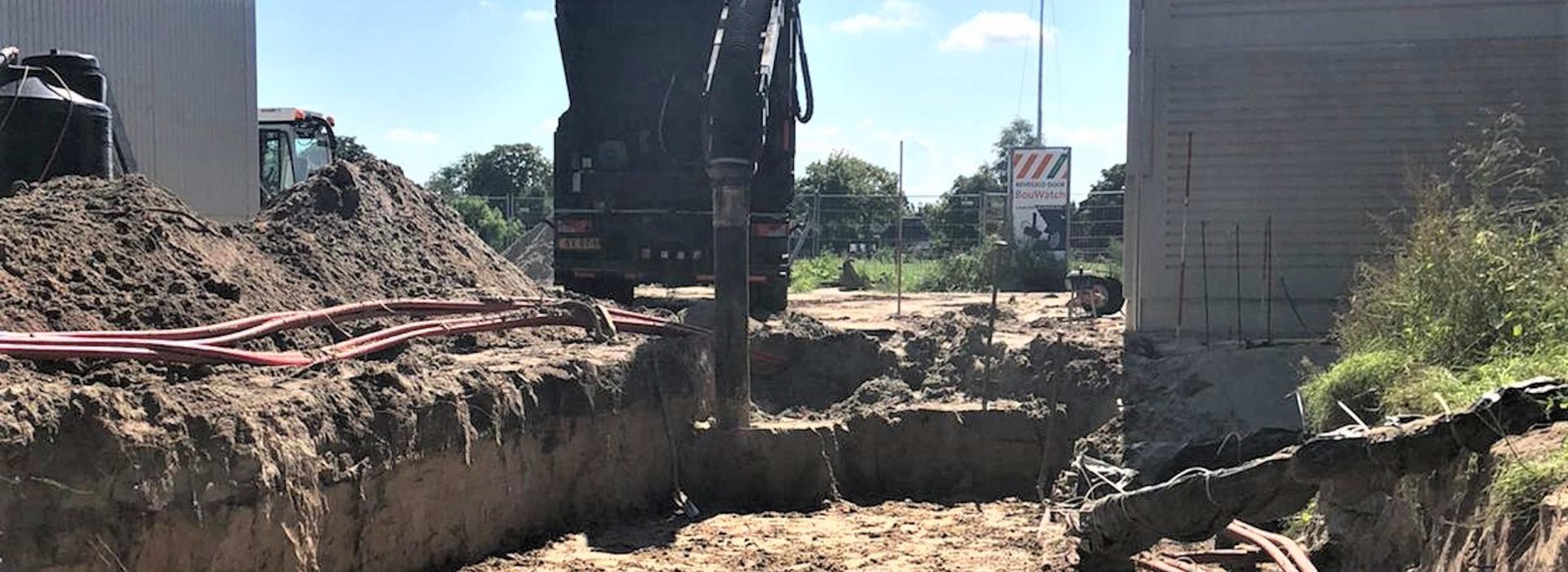 Kabels en leidingen vrijzuigen onderstation Nijkerkerveen