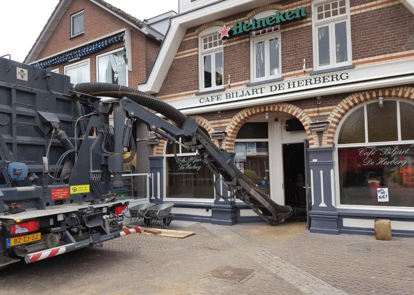 Kelder uitgraven met zuigtechniek Ommen