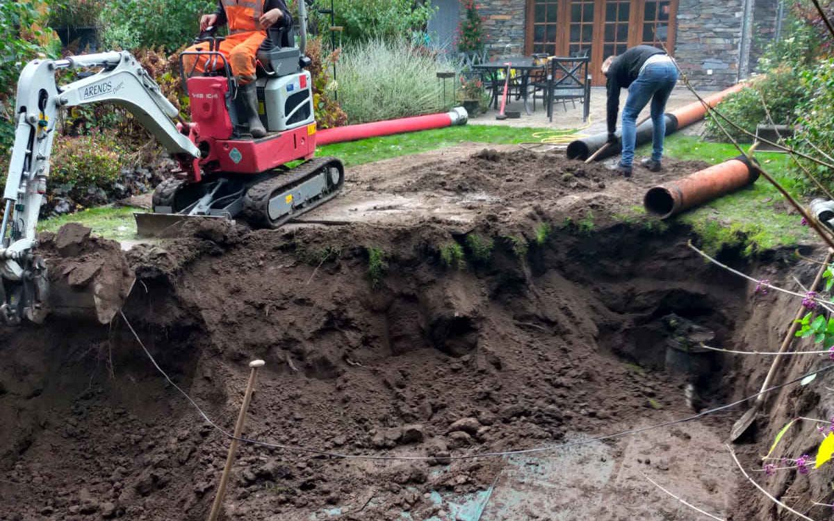 Uitgraven van infiltratiekratten achtertuin Doetinchem