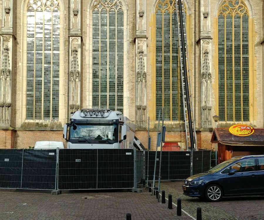 Stofzuigen op hoogte Lebuinuskerk Deventer