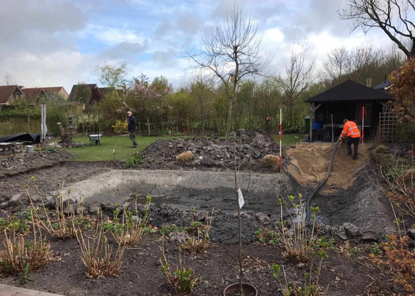 Vijver dempen door zandspuiten