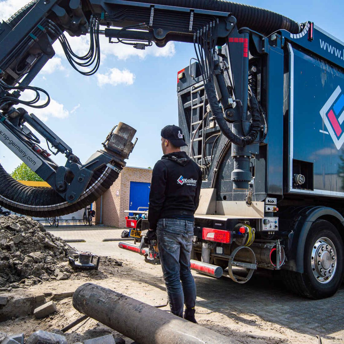 Kooiker Zuigtechniek zuigwagen in werking