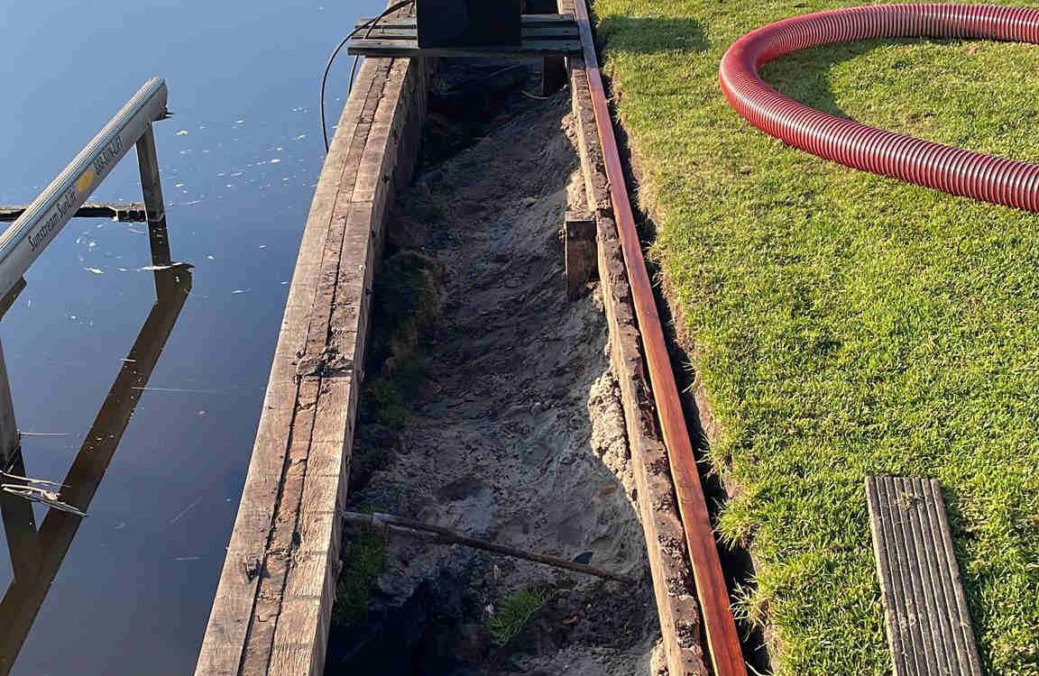 Opvullen walbeschoeiing met tuingrond