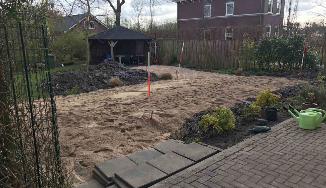 Tuin ophogen en aanleg verhoogd terras