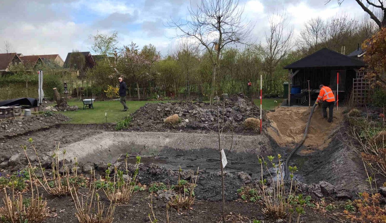 Zandblazen tuin en dempen vijver