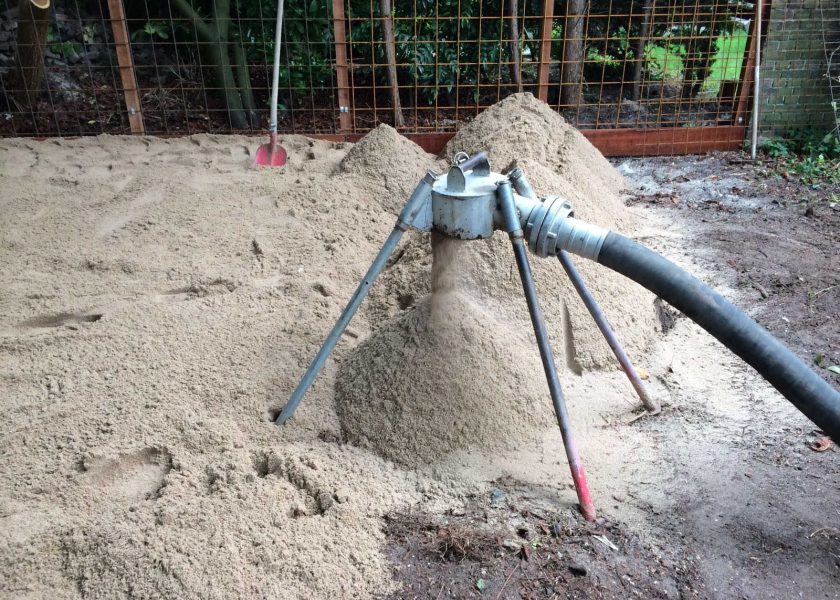 Zandblazen voor ophogen tuin in Almere