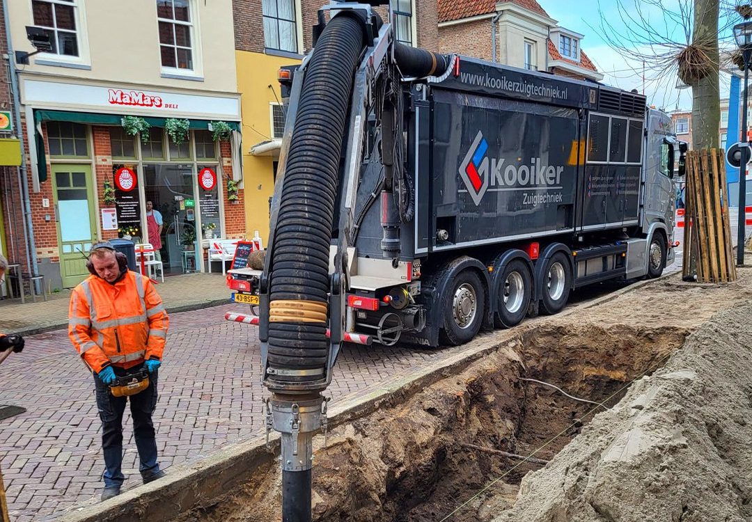 Boomwortels vrijzuigen in Zwolle