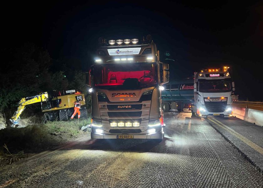 Avondwerk bij wegzuigen verontreinigd slib