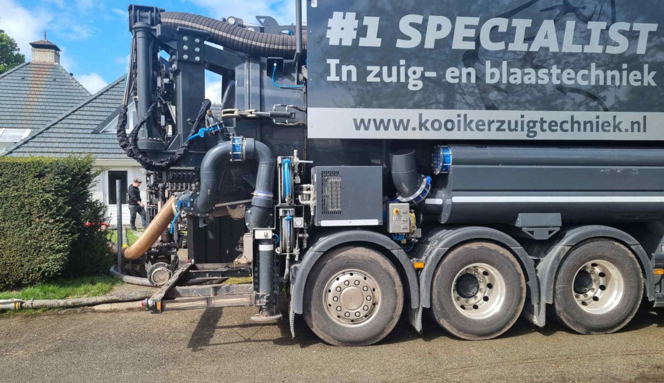 Zuigwagen Kooiker voor woning in Wezep