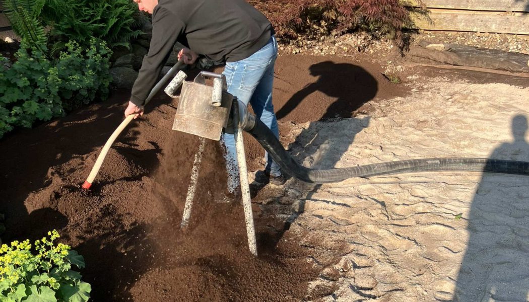 Aanbrengen van substraat over een laag zand