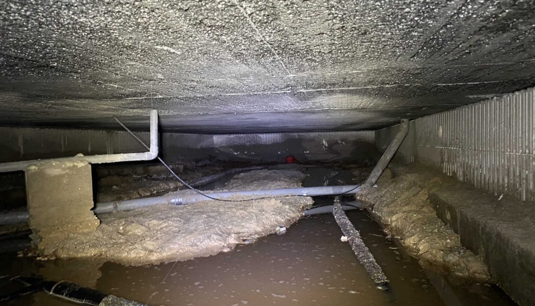 Stankoverlast bij rioollekkage in de kruipruimte