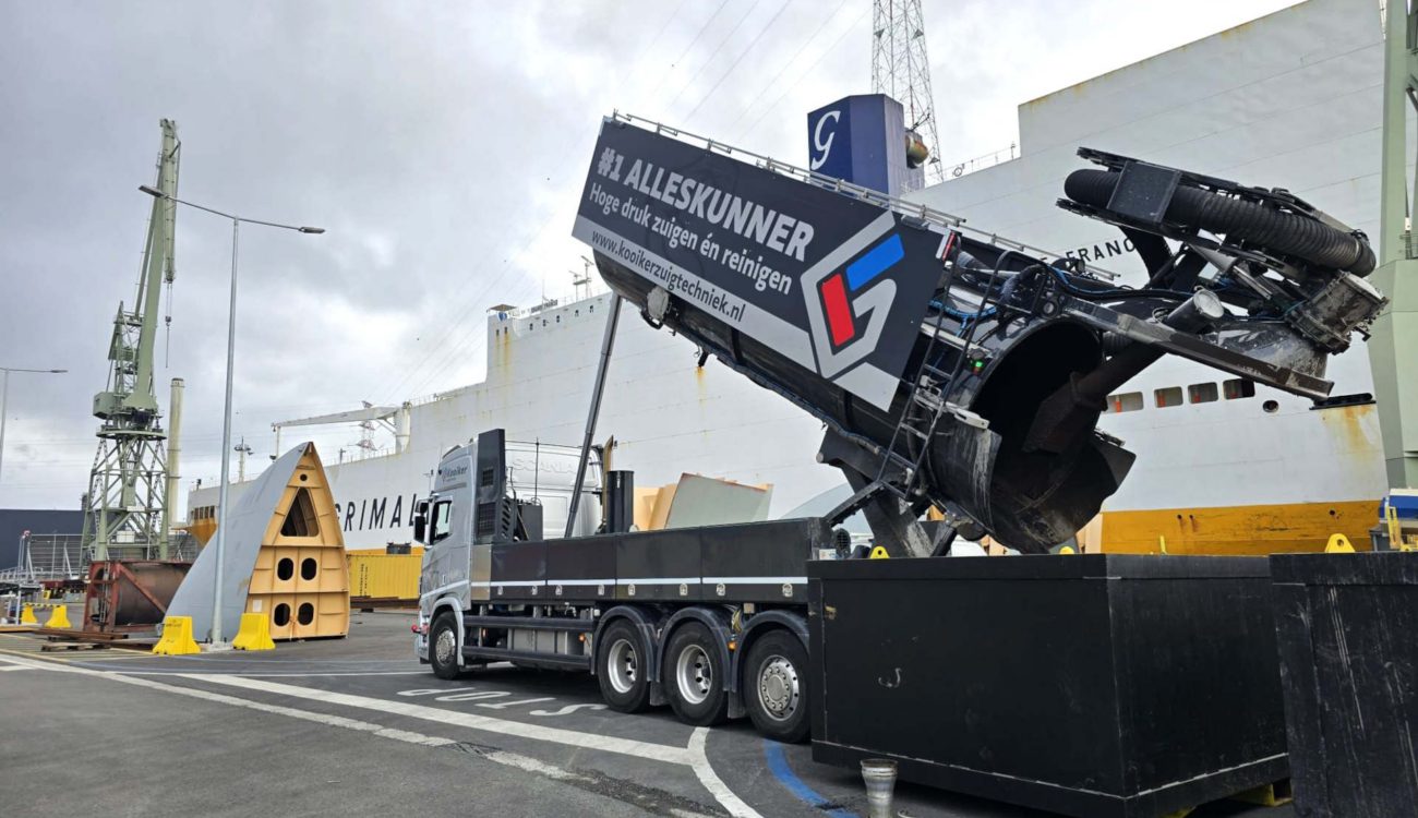 Alleskunner in haven Antwerpen