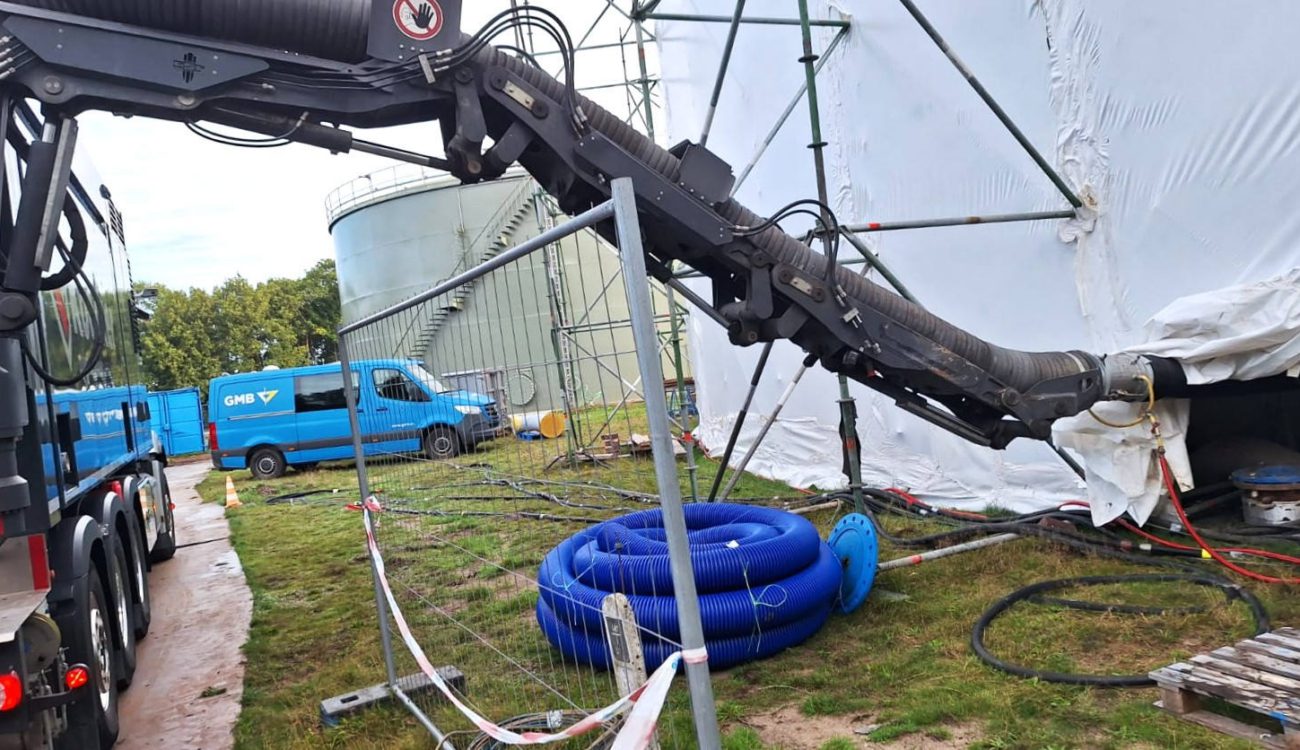 Flexibele zuigarm van zuigwagen