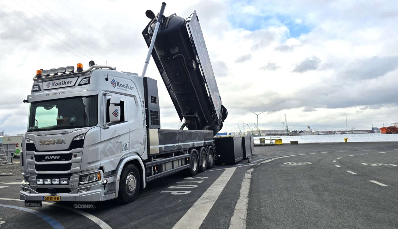 Legen vacuumwagen in haven Antwerpen